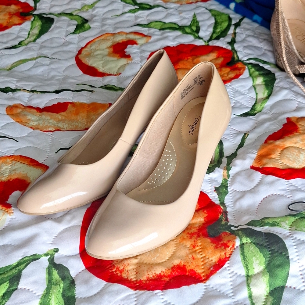 Beige heels